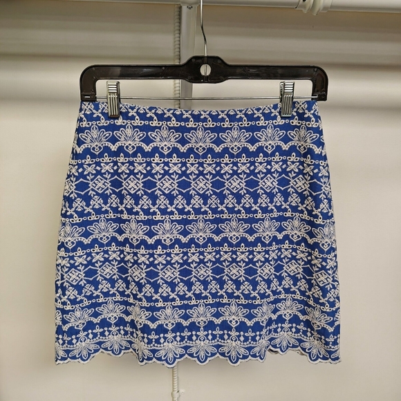 LOFT Petite Embroidered Eyelet Mini Skirt Trefoil Scalloped Hem Blue White 4P - Picture 2 of 6